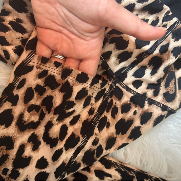 Victoria Secret Leopard Print Leggings Polyester Stretch Women's Size 4 Active - Picture 8 of 11